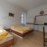 Vratislavsky Dum 3*